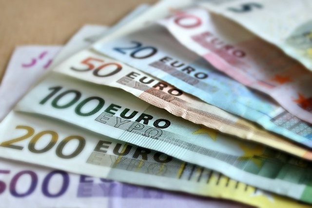 Foreign exchange, how much foreign currencies are sold and bought today